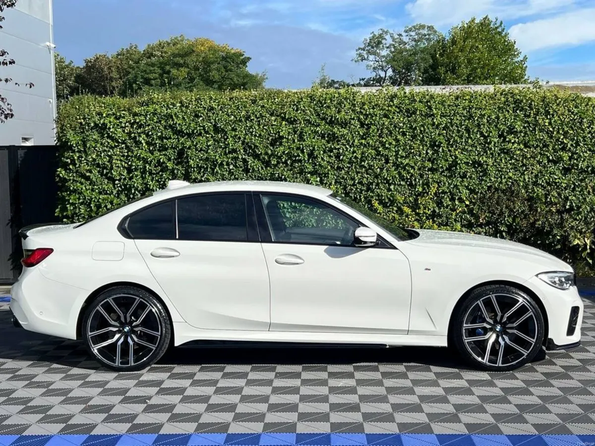 BMW 3-Series 330e M-SPORT COMPETITION 2.0 HYBRID / - Image 2