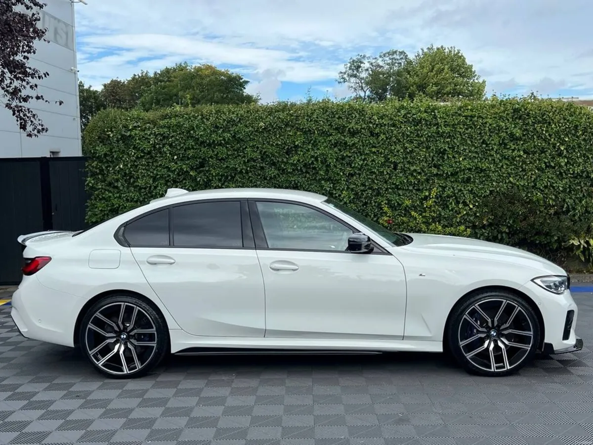 BMW 3-Series 330e M-SPORT COMPETITION 2.0 HYBRID / - Image 2