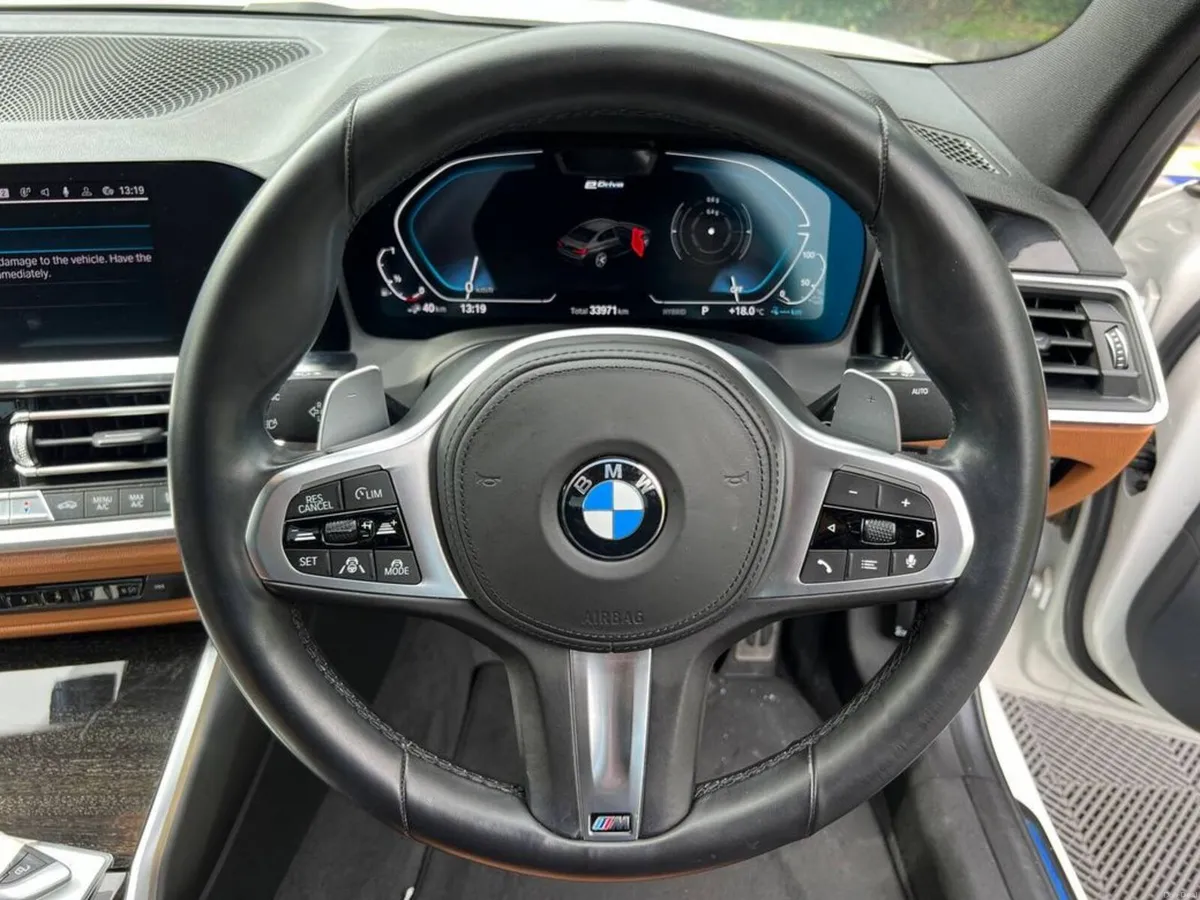 BMW 3-Series 330e M-SPORT COMPETITION 2.0 HYBRID / - Image 4