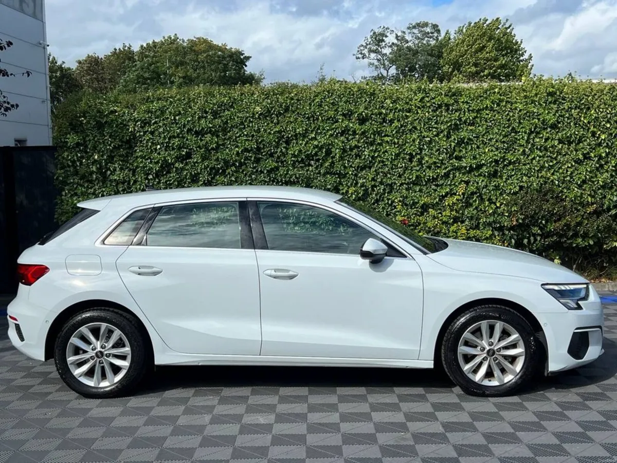 Audi A3 ADVANCE 1.0 TFSI AUTO // 16" ALLOYS // APP - Image 2