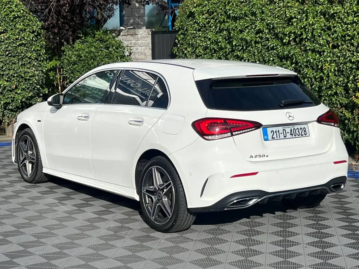 Mercedes-Benz A-Class A250e AMG-LINE PREMIUM+ 1.3 - Image 5