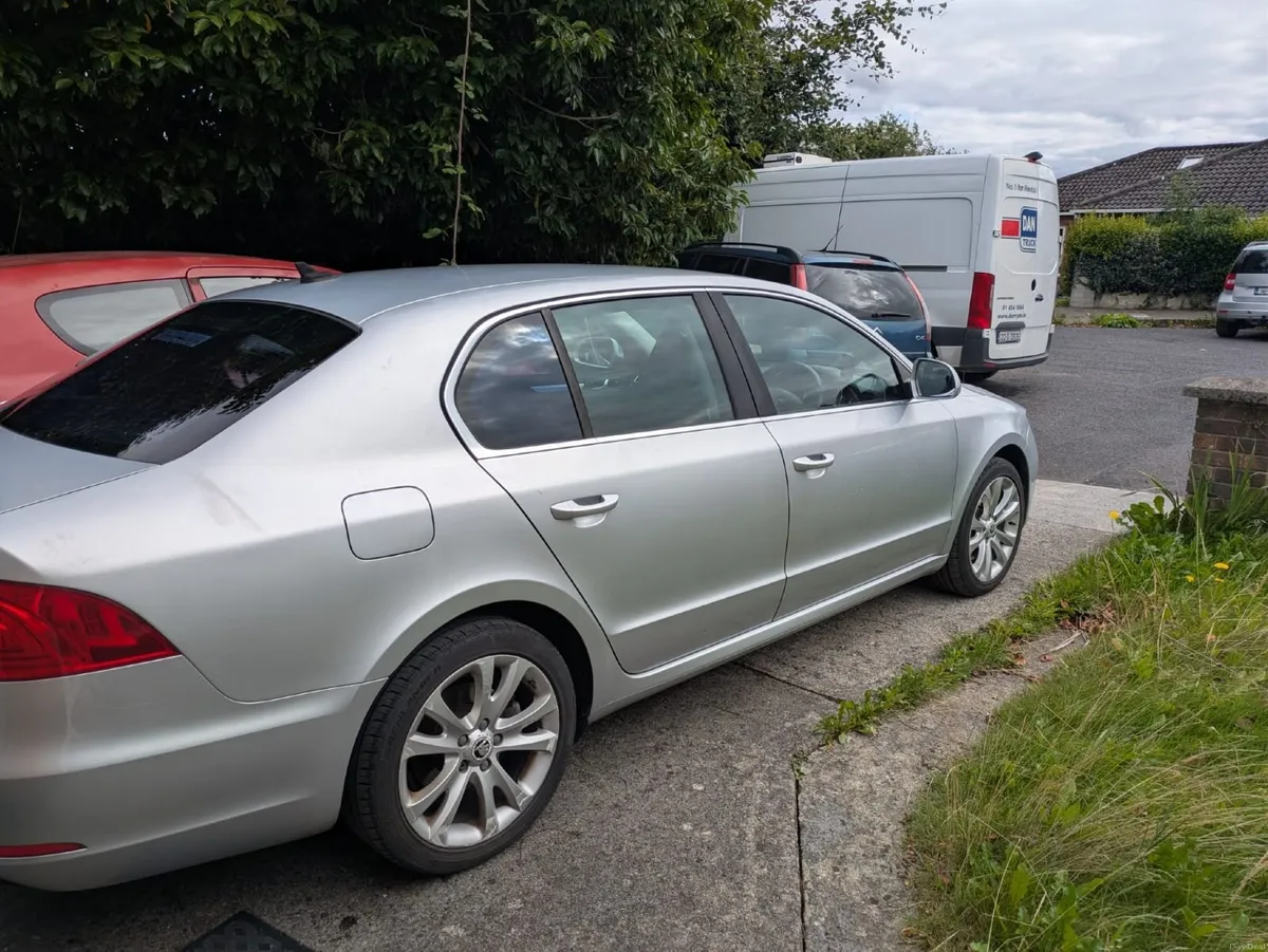 Skoda Superb 2.0L TDI 2014 - Image 2