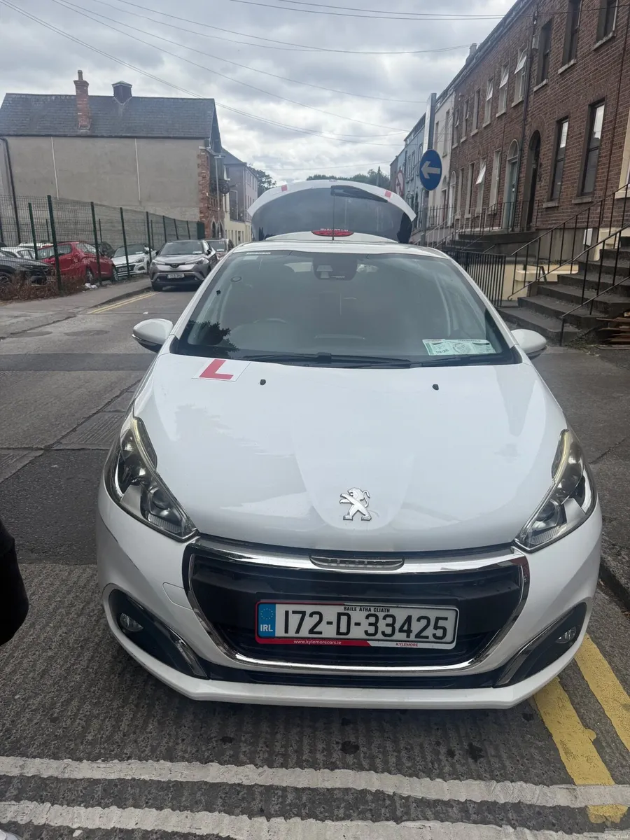 Peugeot 208 2017 - Image 2
