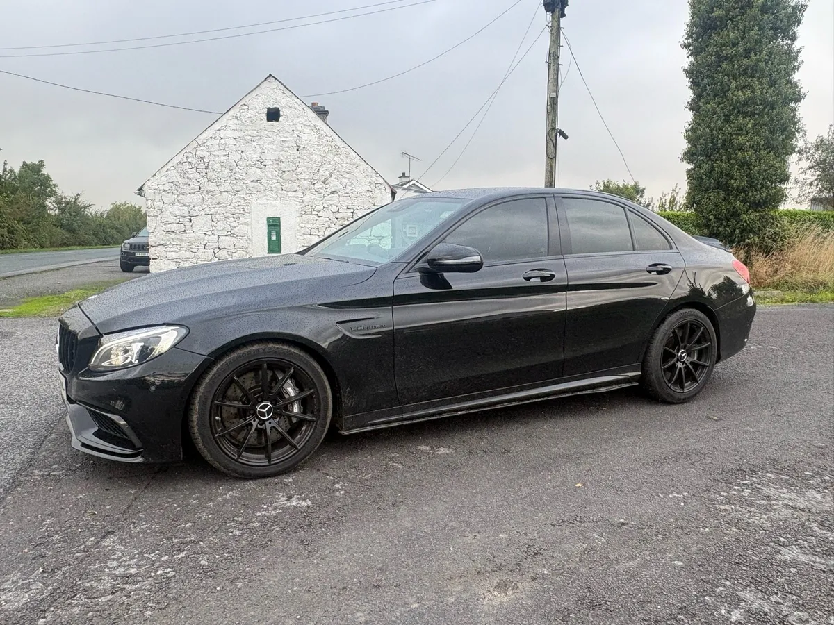 Mercedes C63 V8  AMG Bi Turbo 2017 - Image 2