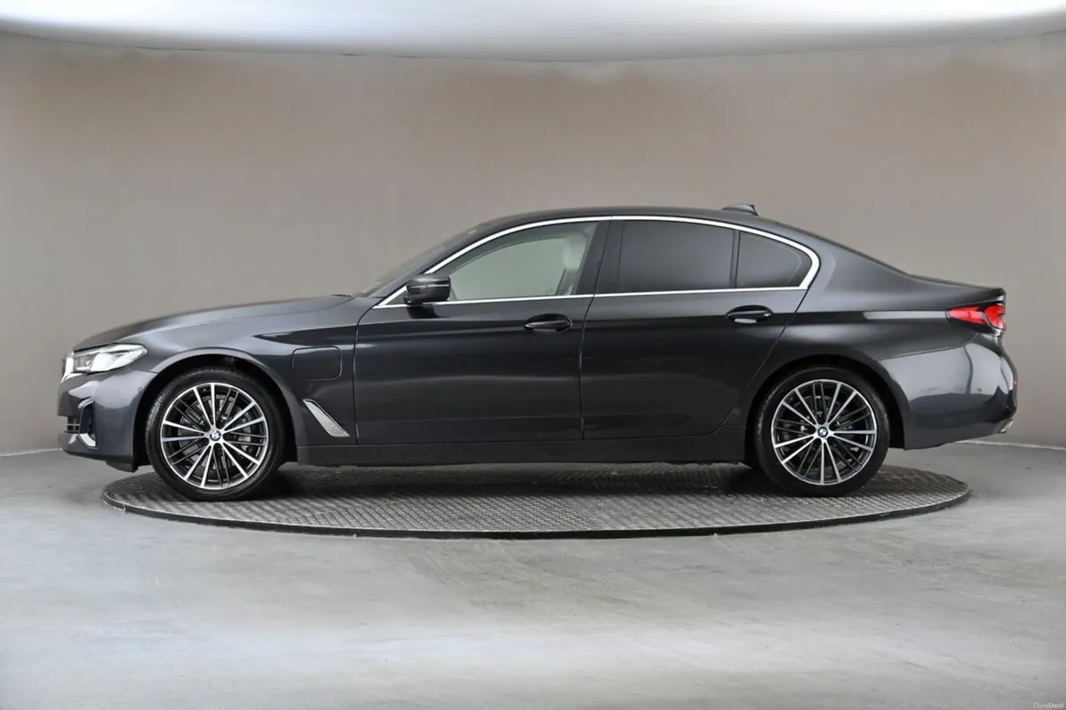 BMW 5-Series 530E SE PHEV - Image 5