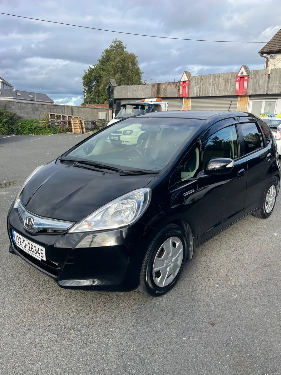 2013 Honda fit automatic hybrid only 60k - Image 4