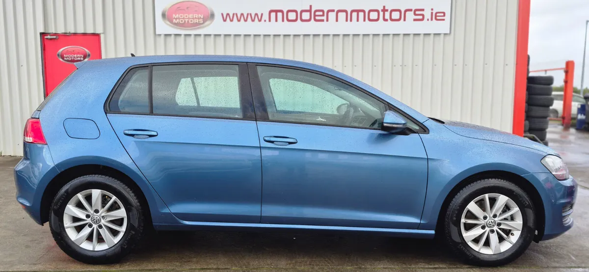 Volkswagen Golf auto 1.2 tsi dsg trend low kms - Image 4