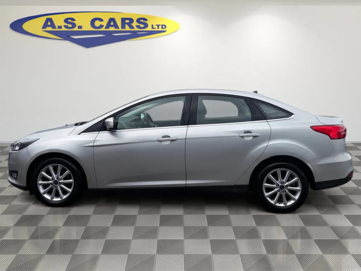 Ford Focus TITANIUM 1.0 ** TINY MILAGE ** IRISH CA - Image 4