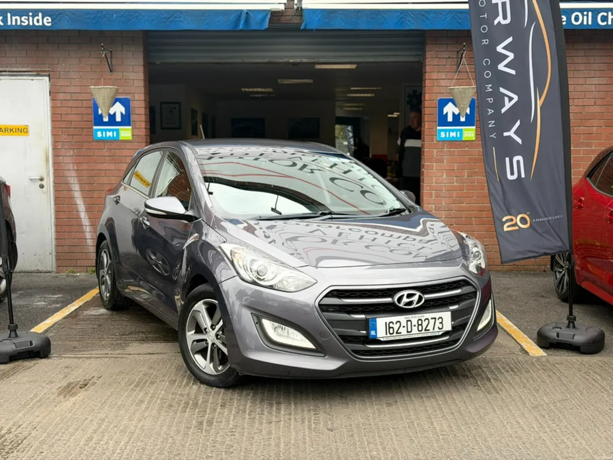 Hyundai i30 1.6 DELUXE 5DR- MINT - Image 4