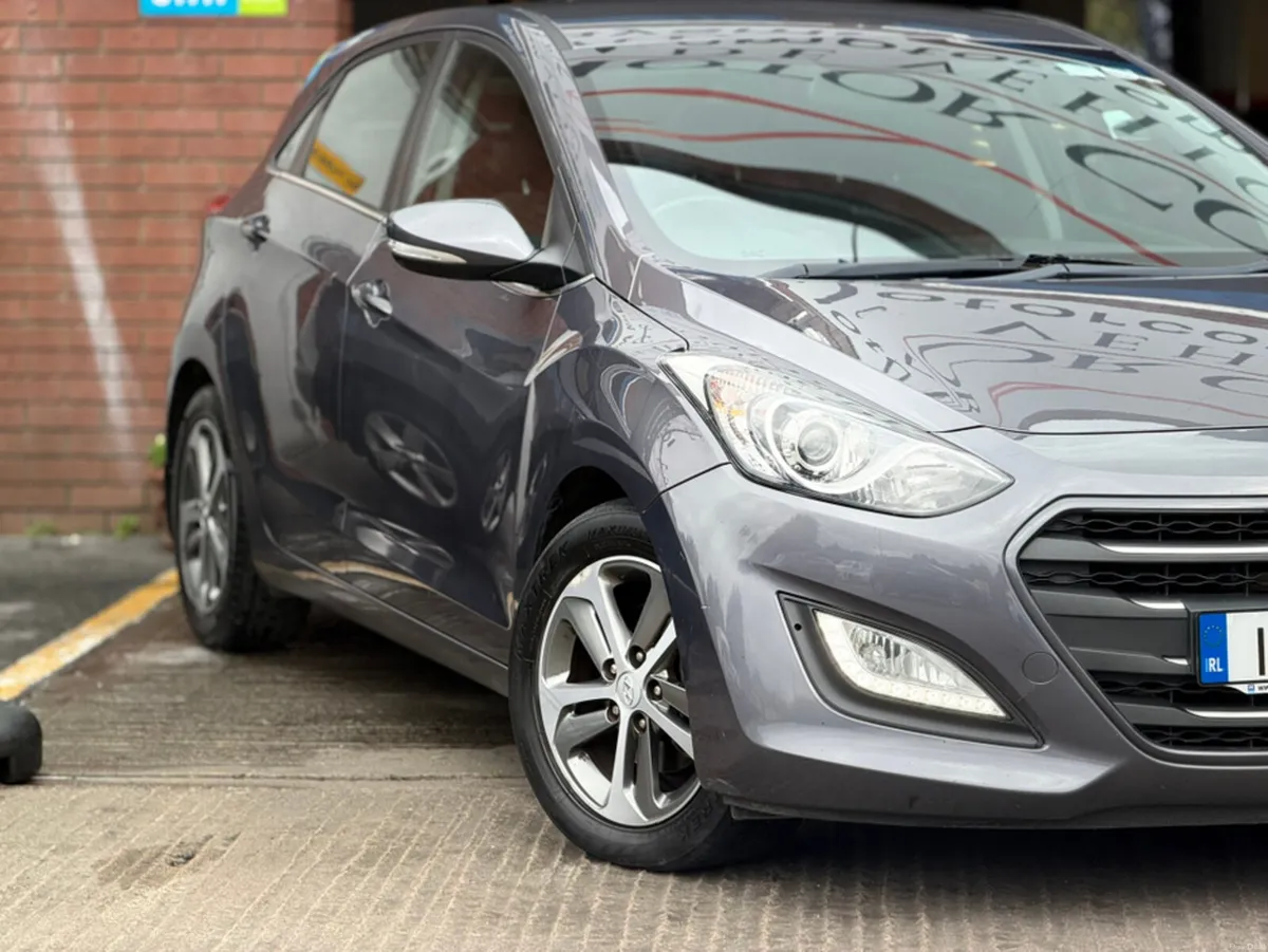 Hyundai i30 1.6 DELUXE 5DR- MINT - Image 5