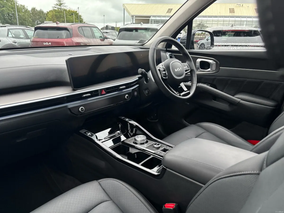 Kia Sorento PHEV PE SEM 5DR AUTO - Image 3