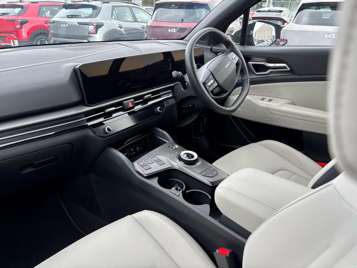 Kia Sportage HEV BLACK EDITION 5DR - Image 3