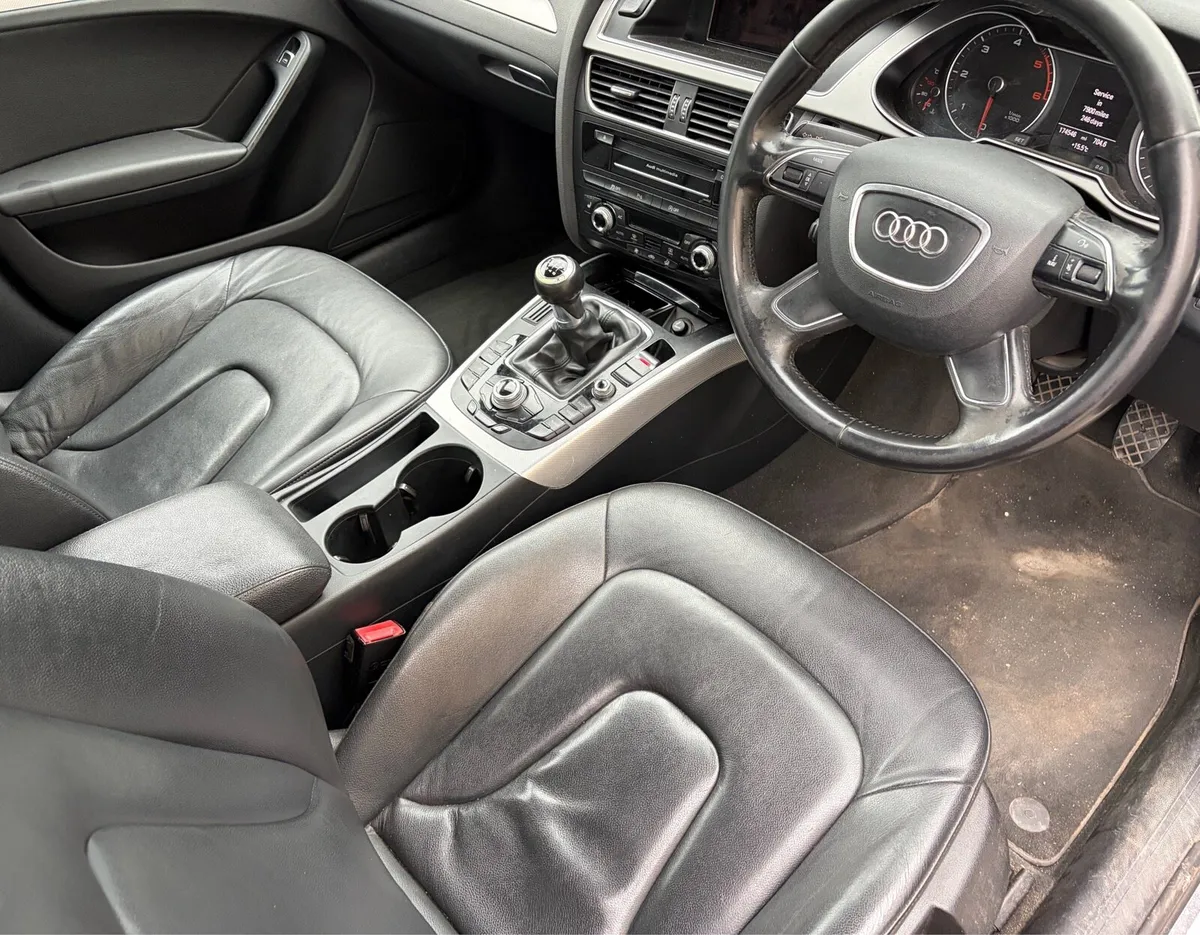 Audi A4 2.0 TDi Technic *READ AD* - Image 4