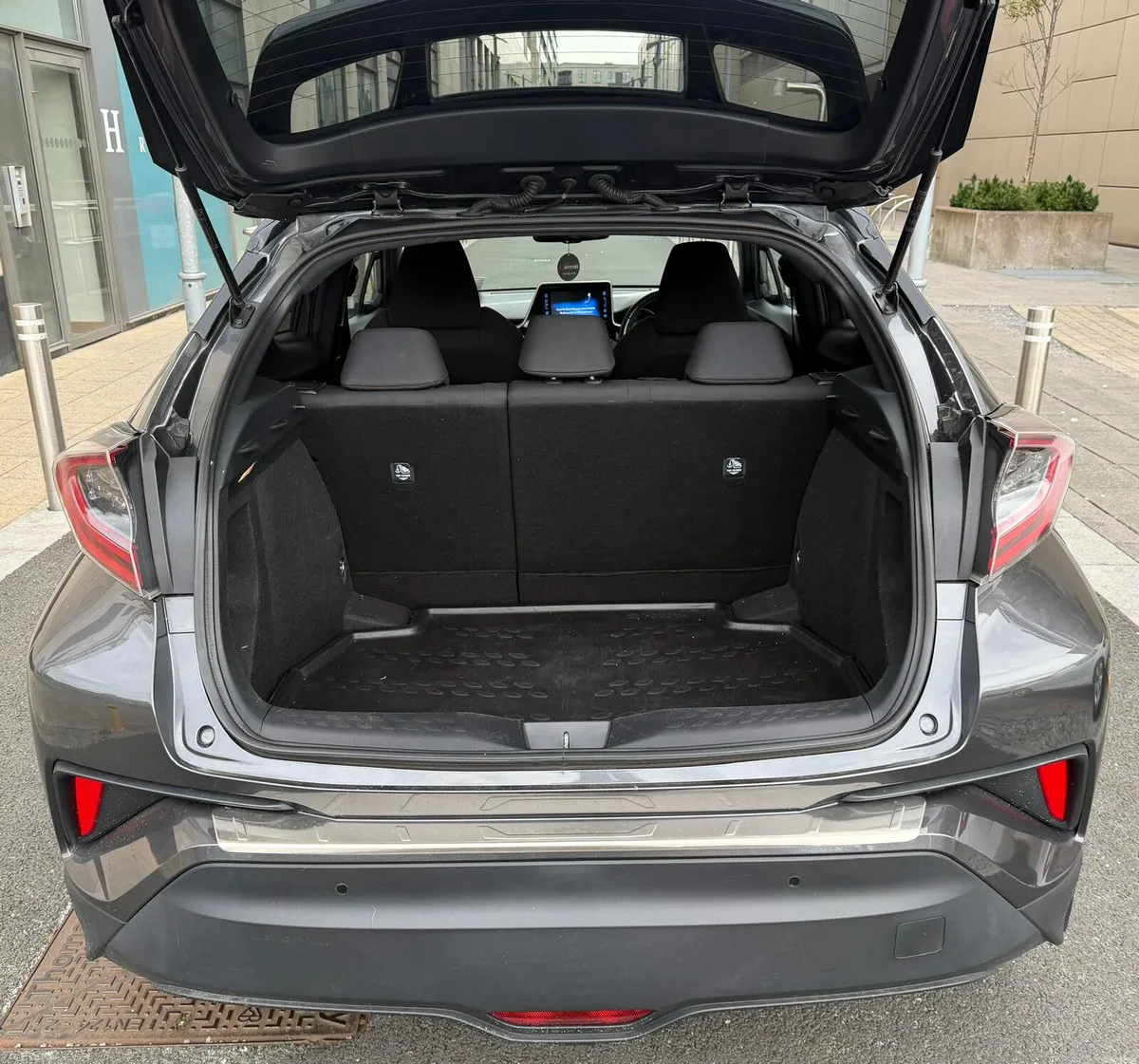 Toyota C-HR 1.8 Hybrid- Auto-Luna Edition - Image 6