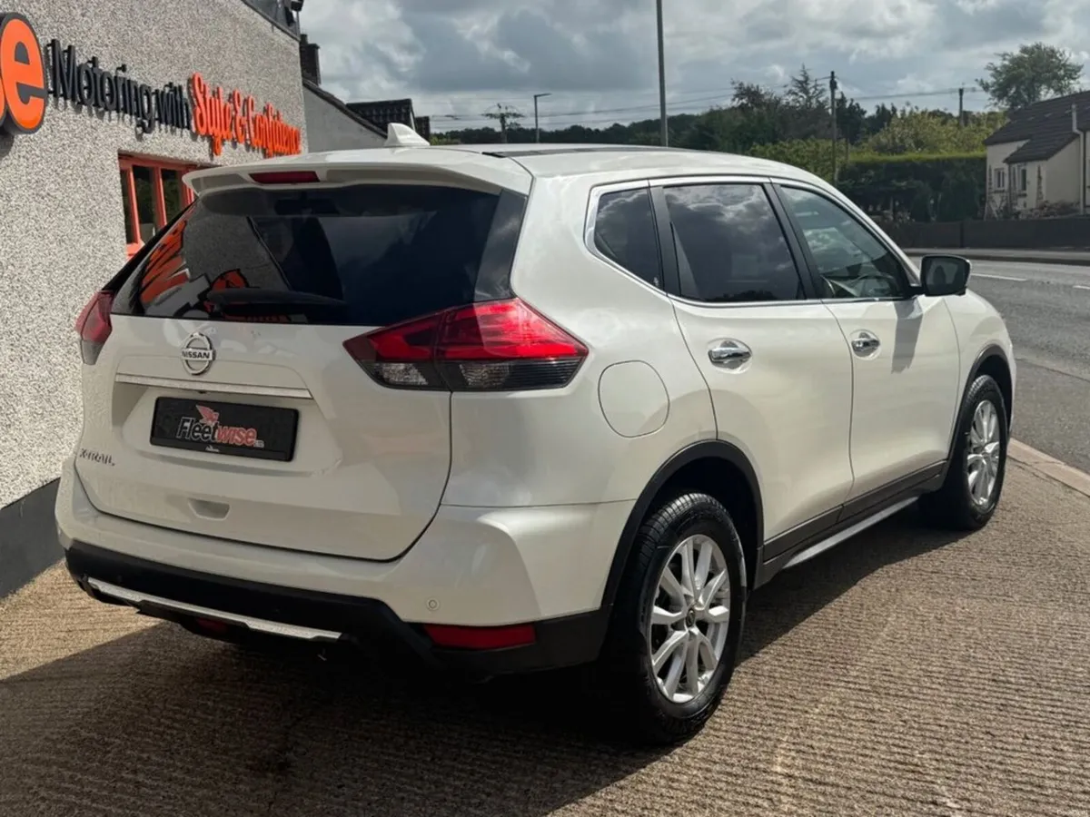 1.7 dCi Acenta Premium SUV 5dr Diesel Manual Euro - Image 4