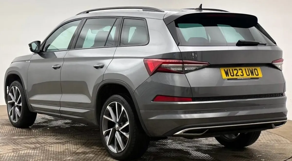 2.0 TDI SportLine SUV 5dr Diesel DSG 4WD Euro 6 (s - Image 2