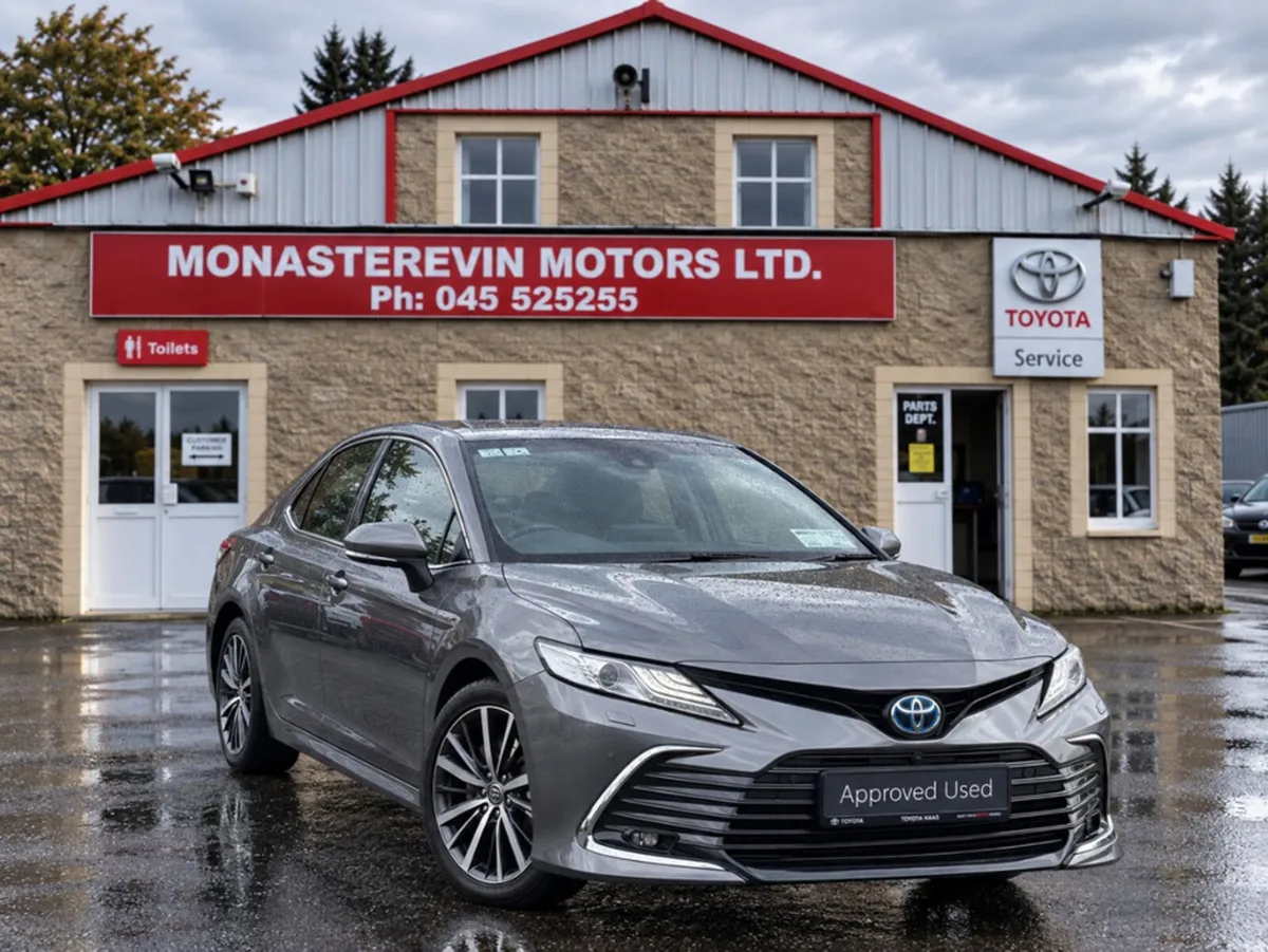Toyota Camry *ORIGINAL IRISH CAR*   PLATINUM EDITI - Image 1