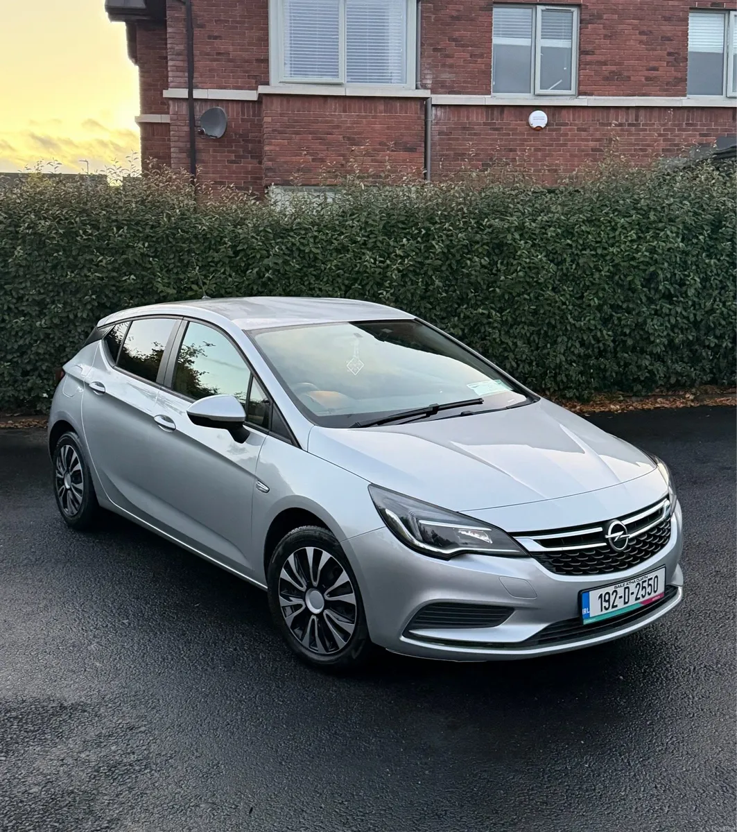 Opel Astra 1.4 Petrol Automatic - Image 1