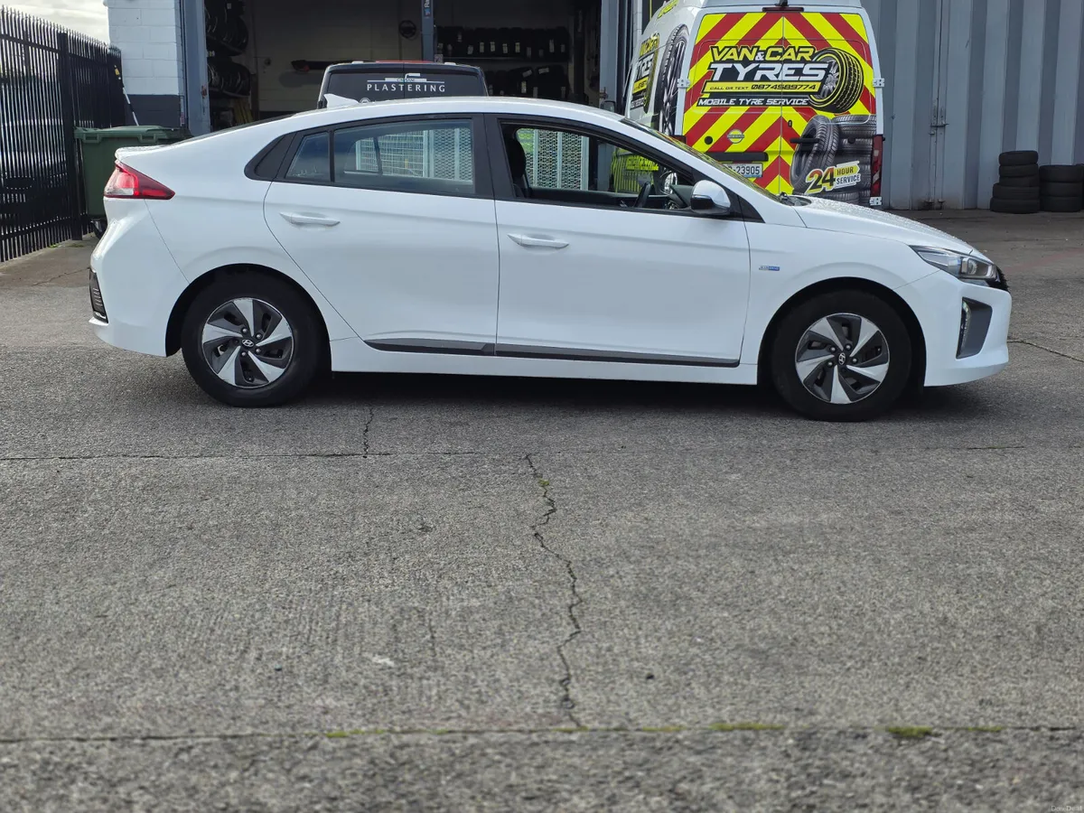 Hyundai IONIQ 1.6 Hybrid - Image 2