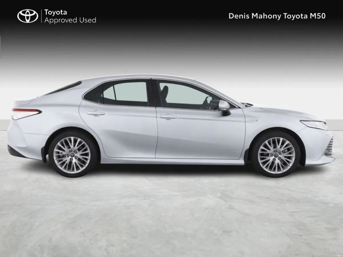 Toyota Camry Hybrid Platinum - Image 3