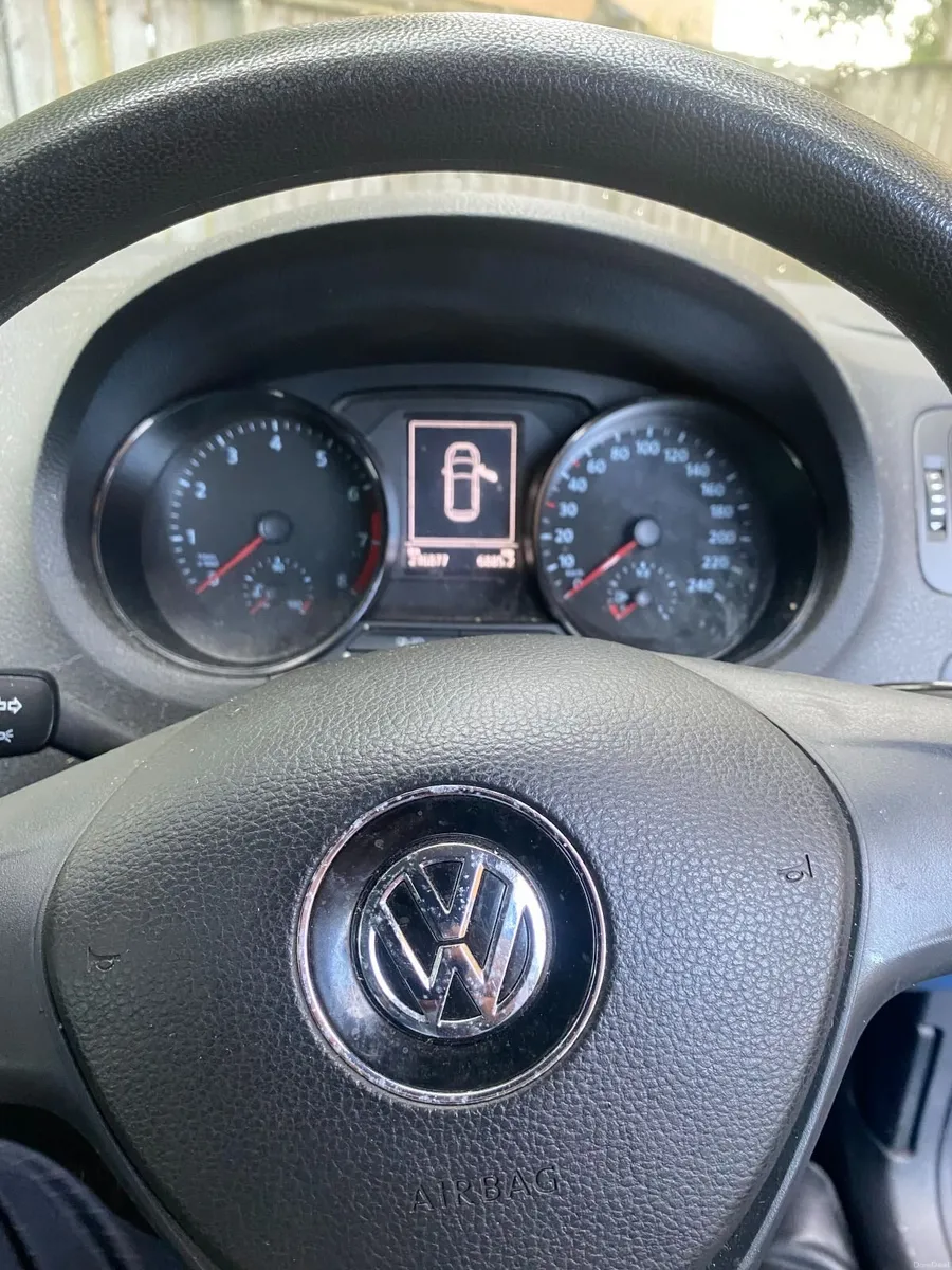Volkswagen Polo 2014 - Image 2