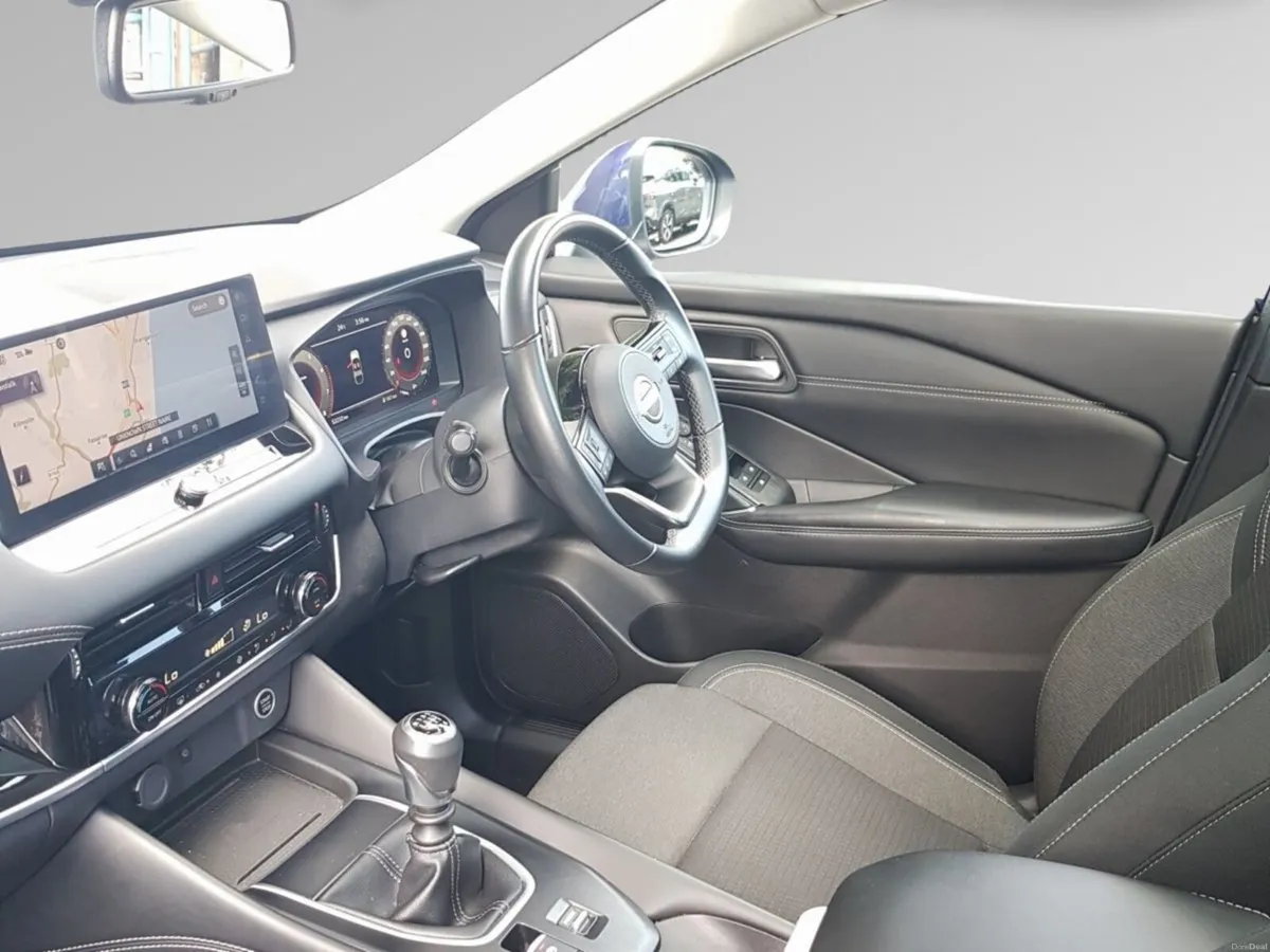 Nissan Qashqai 1.3 PET MILD HYBRID SV PREMIUM **€3 - Image 4