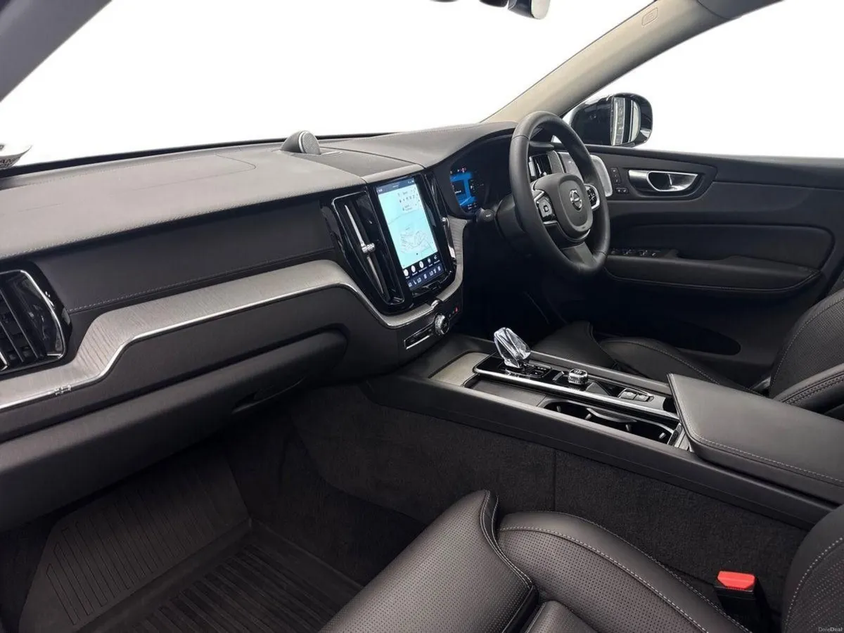 Volvo XC60 T6 AWD ULTRA DARK *WARRANTY 2029* € PER - Image 5