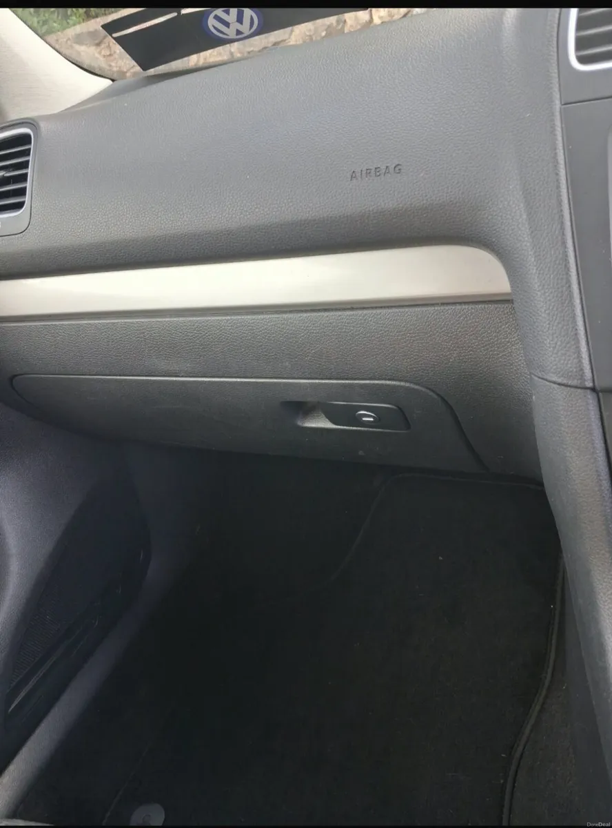 Volkswagen Golf 2011 - Image 2
