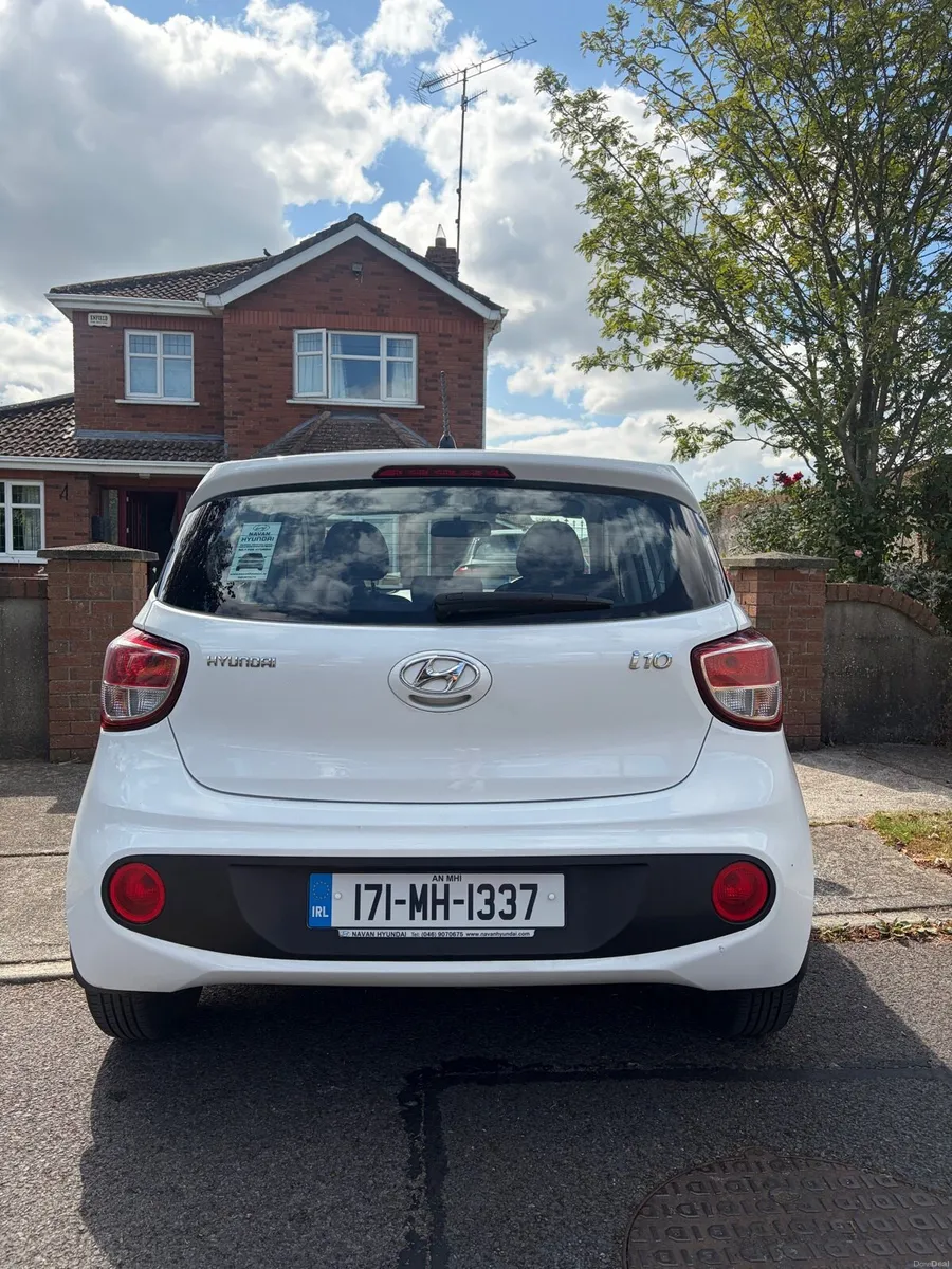 White Hyundai i10 - low owners - freshly serviced - Image 5