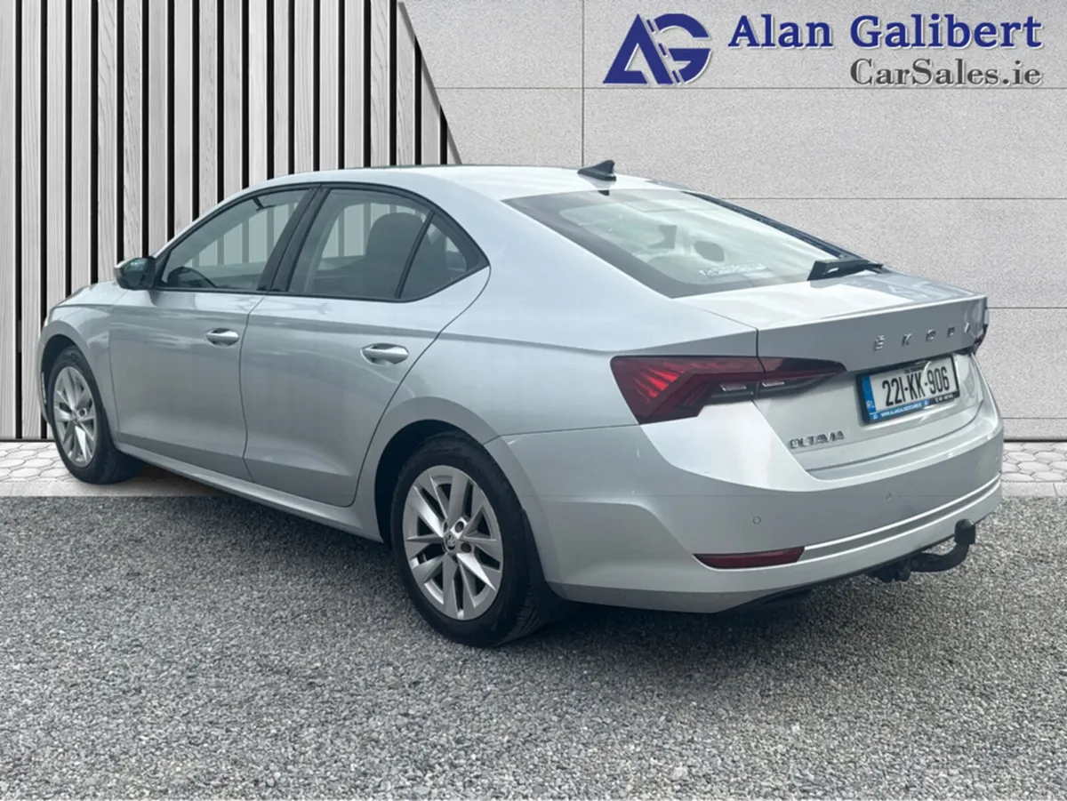 Skoda Octavia AMBITION 1.0 TSI LOW MILEAGE - Image 2