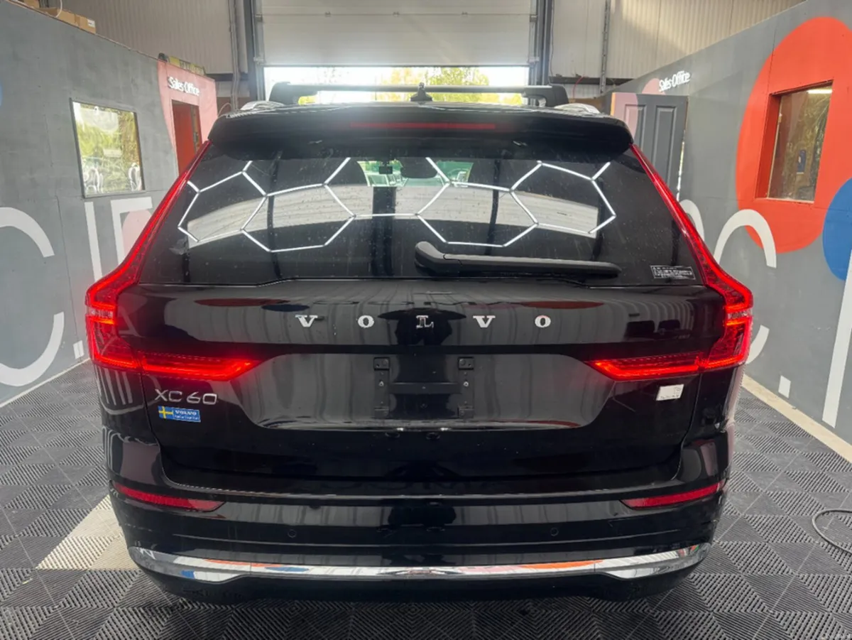Volvo XC60 2022 VOLVO Xc60 4wd RECHARGE PLUG-IN HY - Image 4