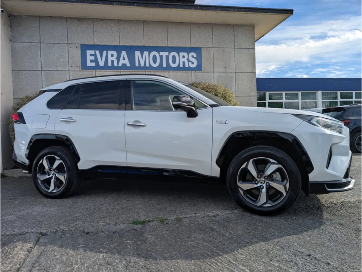 Toyota RAV4 G 4WD PLUG IN HYBRID AUTOMATIC 2.5 PET - Image 3