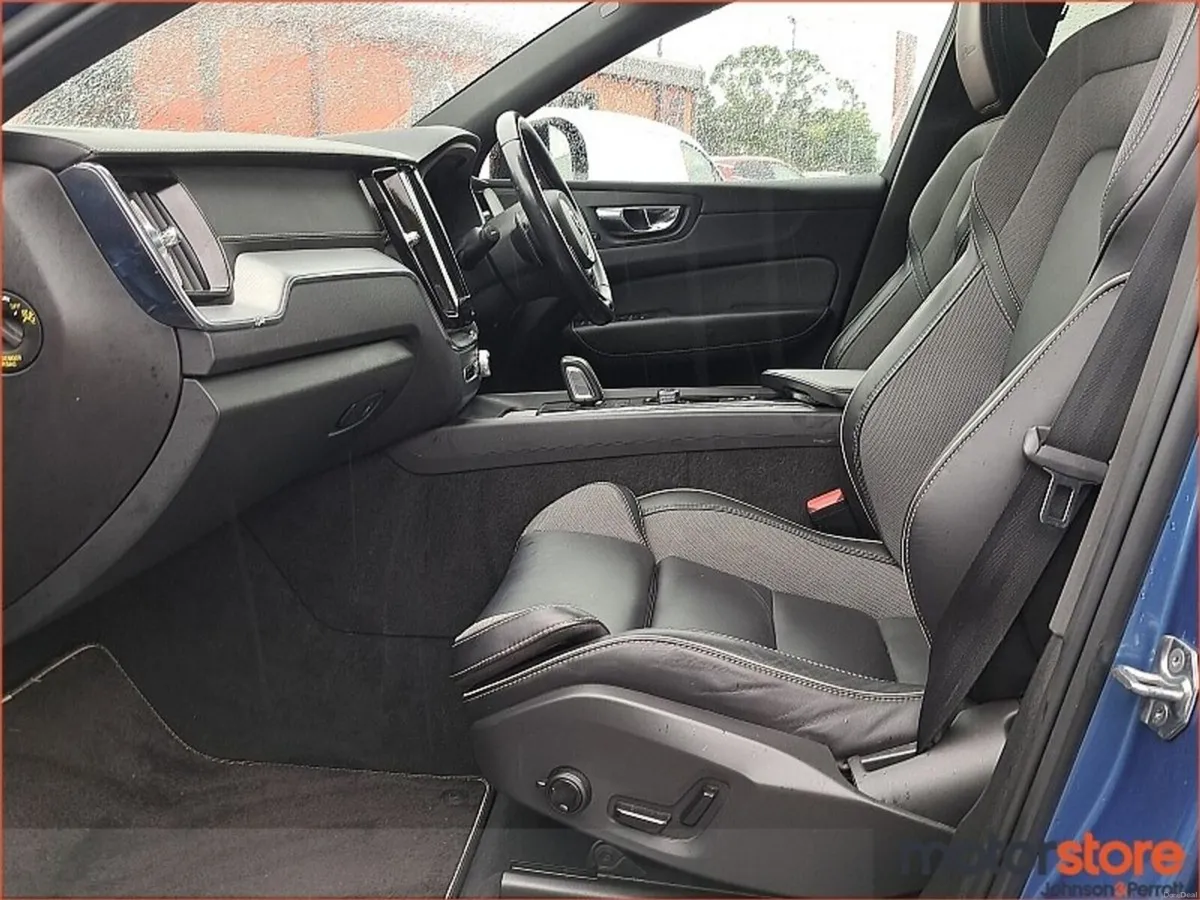 Volvo XC60 T8 (390hp) PHEV R-Design Pro Auto AWD - Image 3