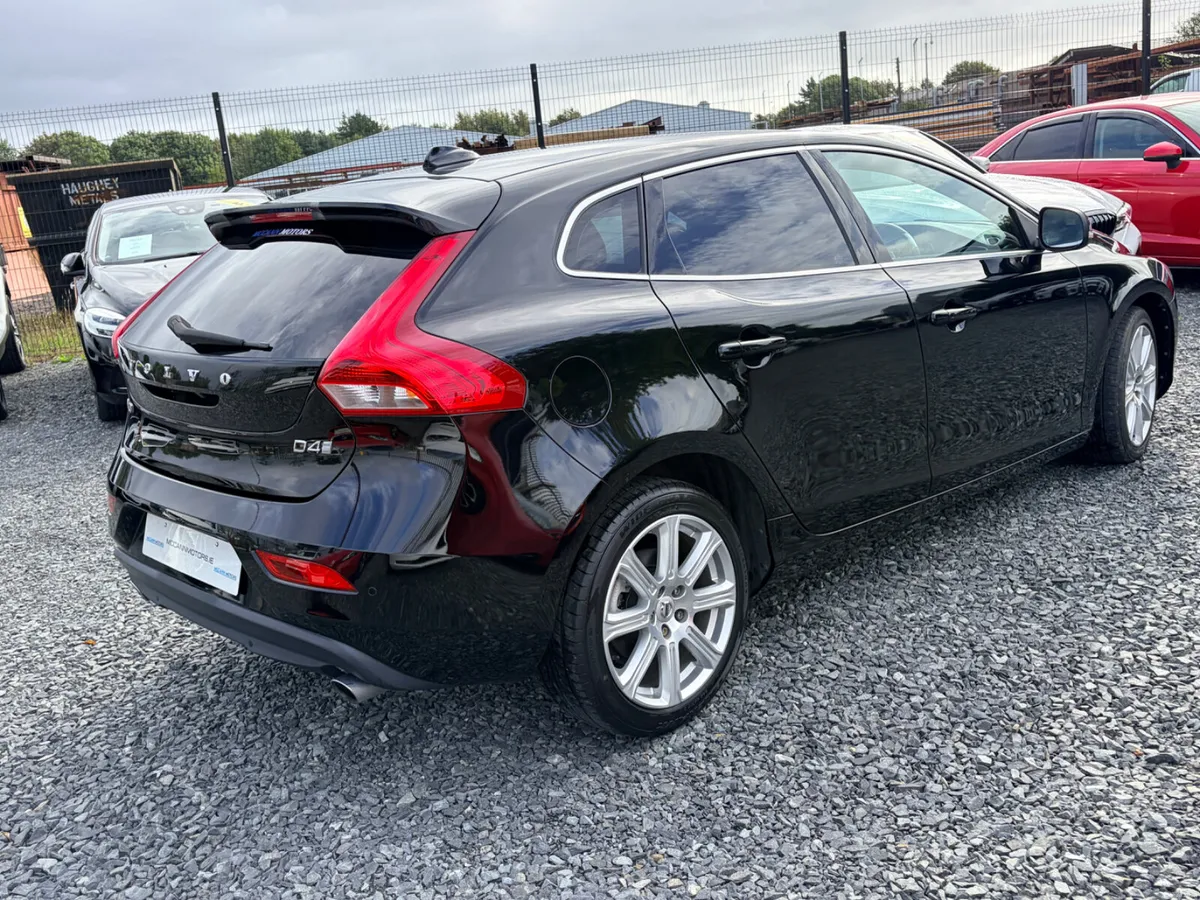 2017 VOLVO V40 2.0D4 INSCRIPTION 5DR AUTO - Image 3