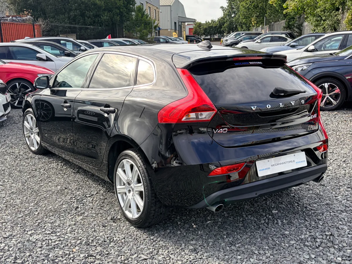2017 VOLVO V40 2.0D4 INSCRIPTION 5DR AUTO - Image 5