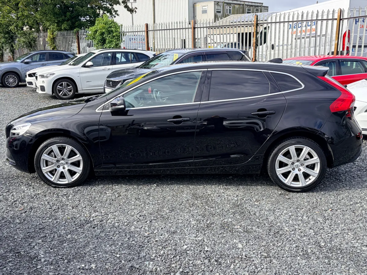 2017 VOLVO V40 2.0D4 INSCRIPTION 5DR AUTO - Image 6