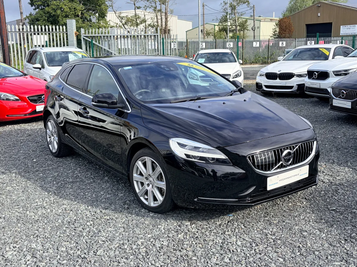 2017 VOLVO V40 2.0D4 INSCRIPTION 5DR AUTO - Image 1