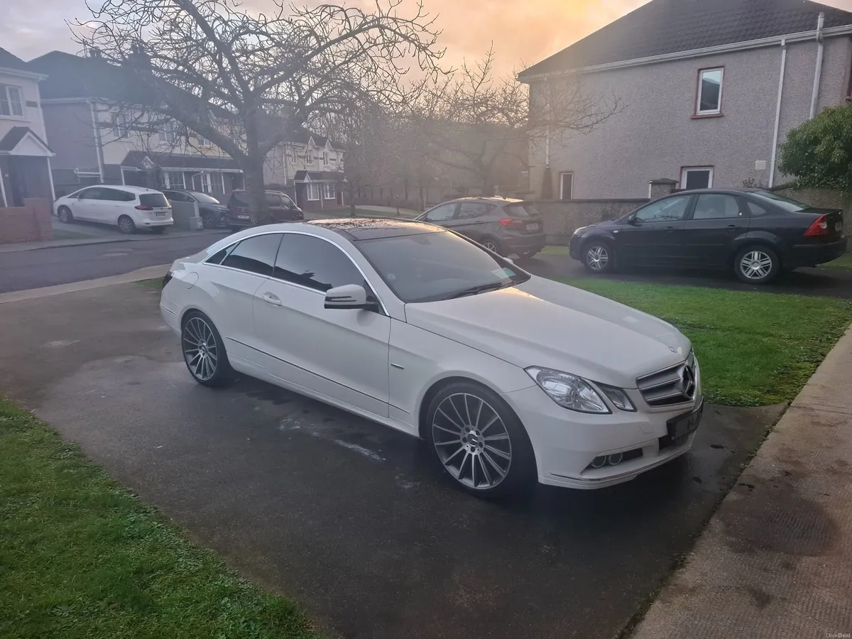 Mercedes-Benz E-Class 2011 - Image 1