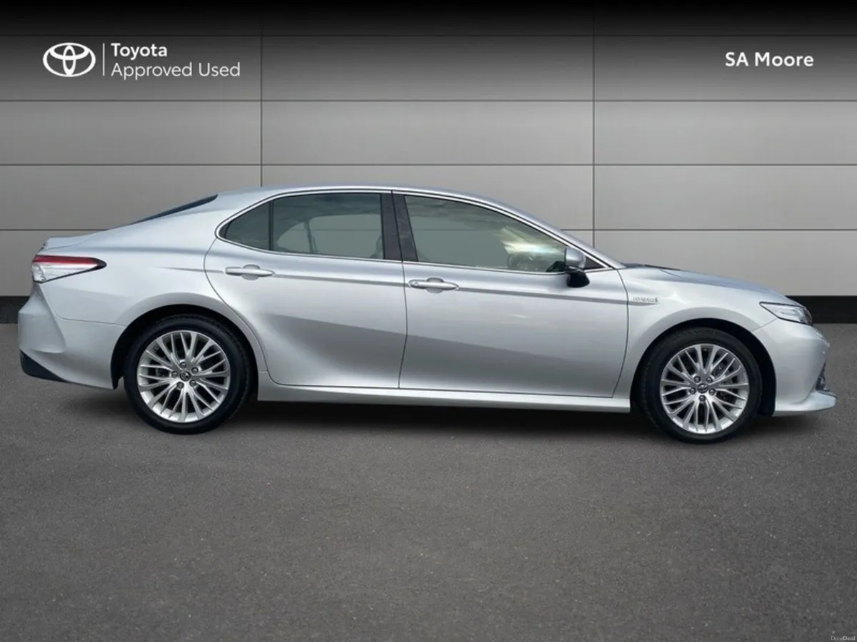 Toyota Camry HYBRID PLATINUM - Image 3