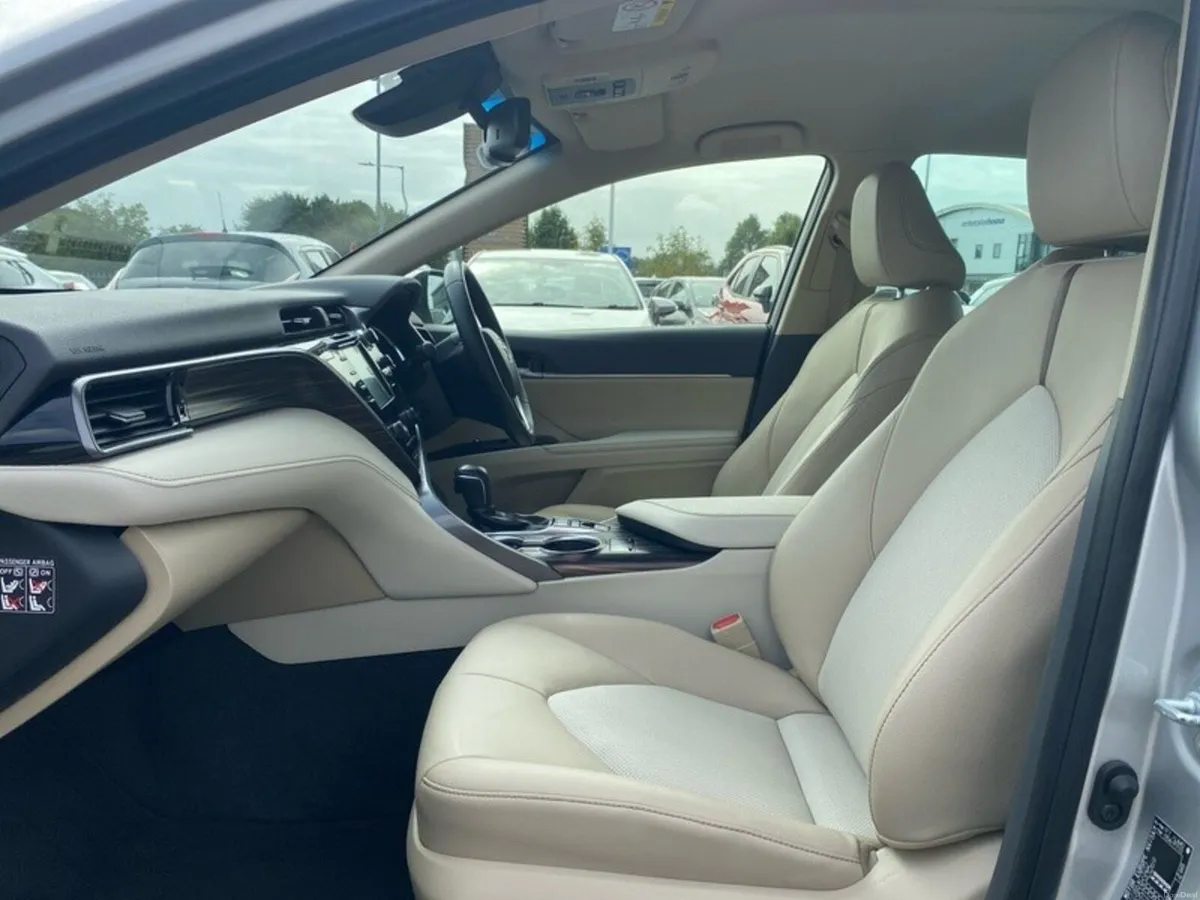 Toyota Camry HYBRID PLATINUM - Image 6