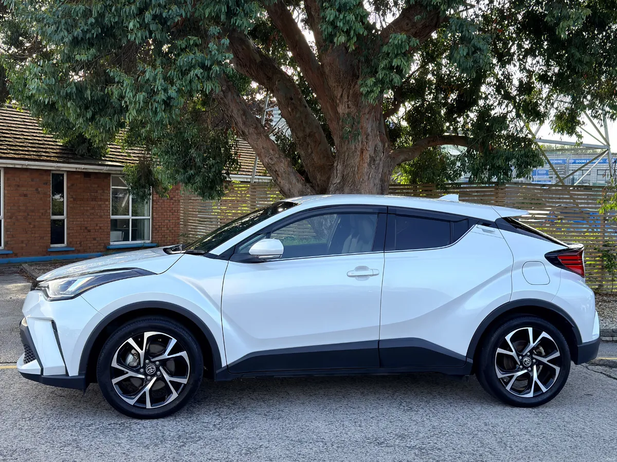 2023 TOYOTA C-HR..HEATED SEATS..2 KEYS - Image 3