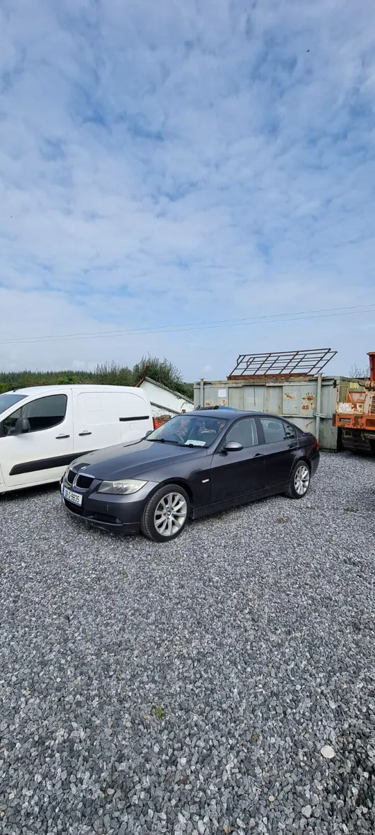 BMW 318 E90 - Image 1