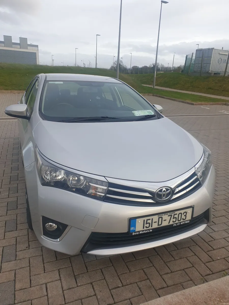 Toyota Corolla 1.33 Petrol 2015 4DRS Silver - Image 1