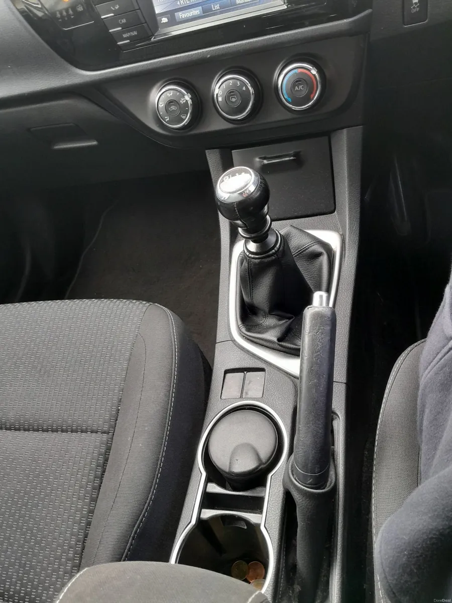 Toyota Corolla 1.33 Petrol 2015 4DRS Silver - Image 6
