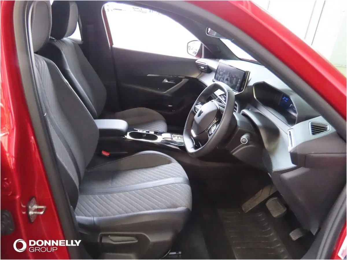 Peugeot 2008 100kW Allure 50kWh 5dr Auto - Image 3