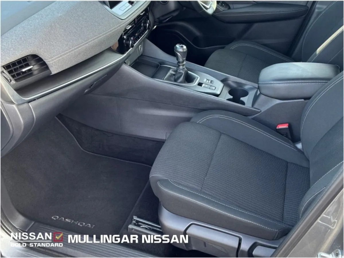 Nissan Qashqai 1.3SV Premium M/Hybrid Petrol - Image 4