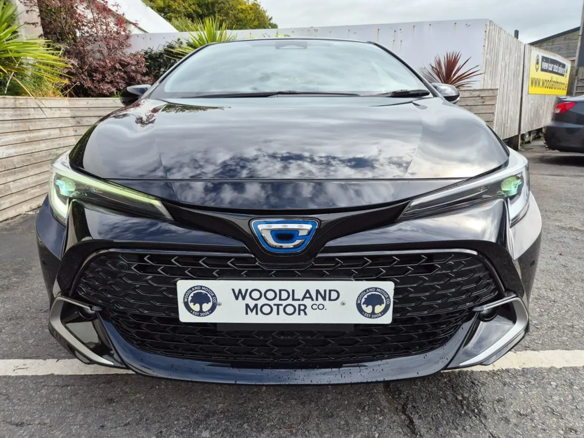 Toyota Corolla 1.8 HYBRID / SPORT SPEC / LOW MILEA - Image 3