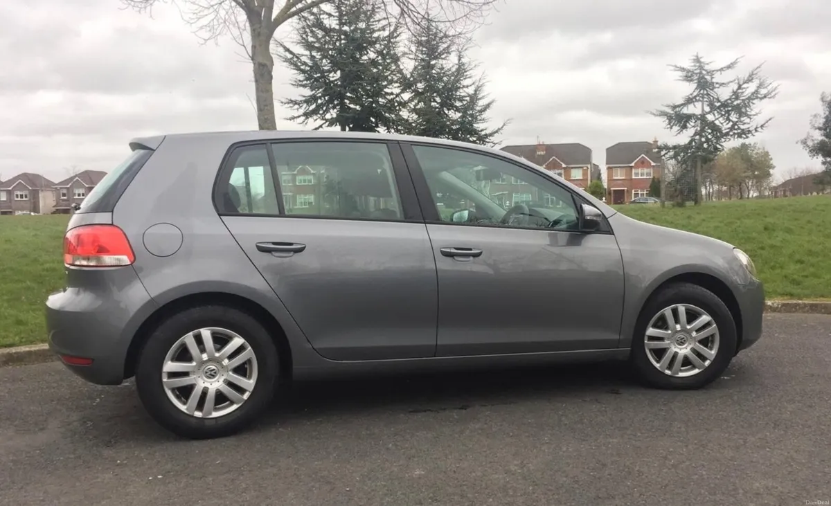 Volkswagen Golf 2011 - Image 2