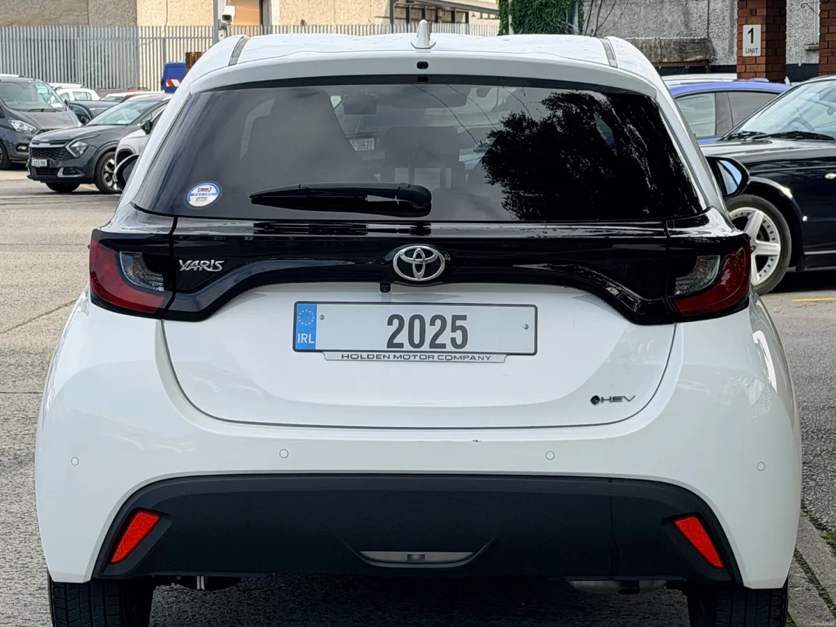 2025 TOYOTA YARIS..13815 KMS..2 KEYS - Image 4