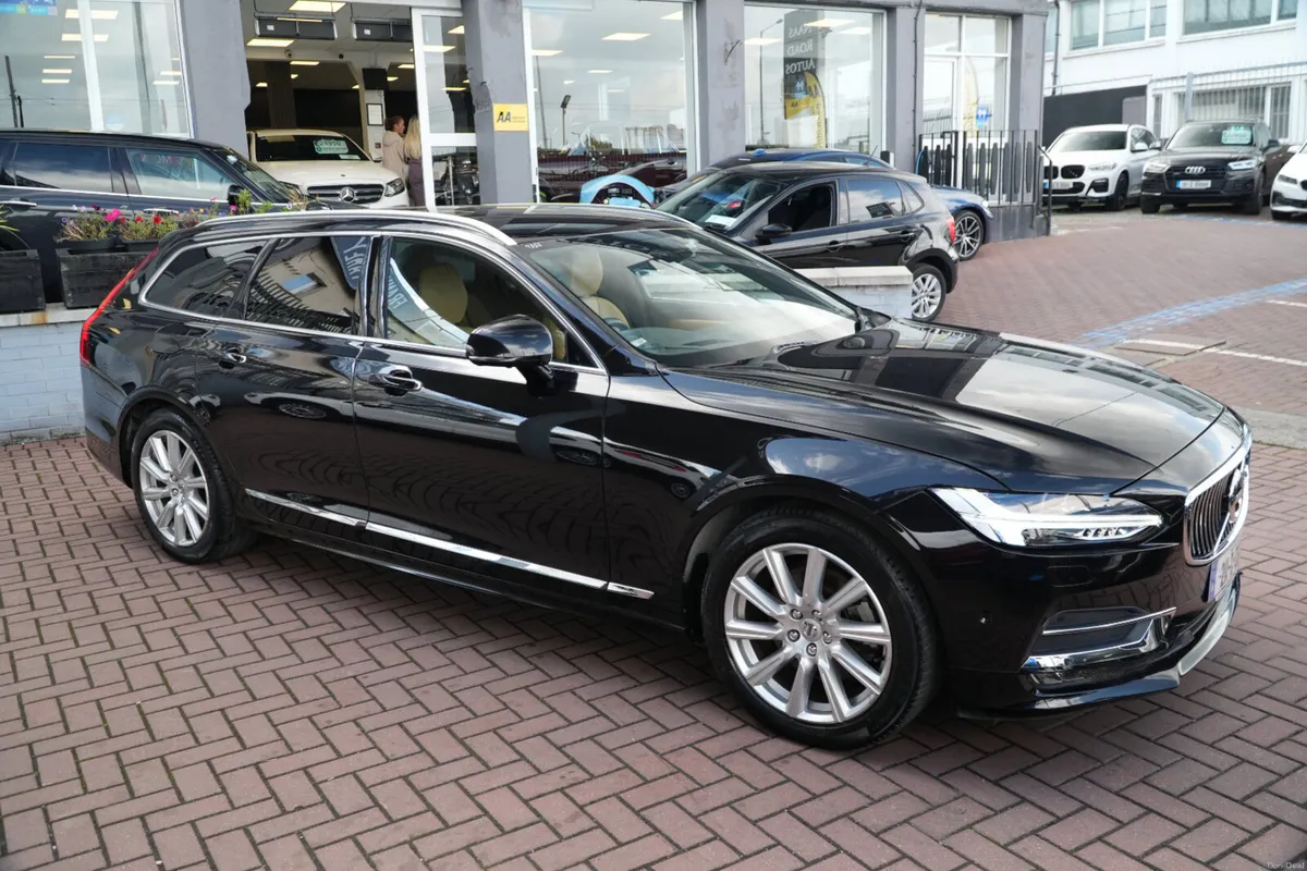 2021 VOLVO V90 D4 - Image 2
